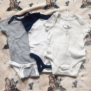 3 piece bundle of blue and white onesies 🐳 baby gender neutral